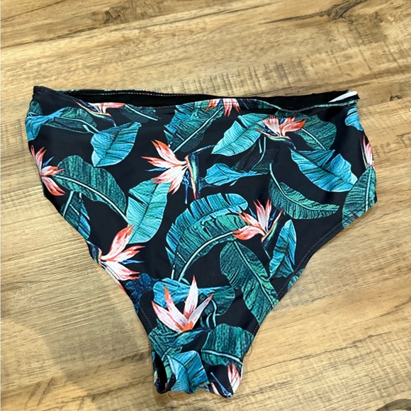 Tropical Leaf Print Bikini Bottom - Picture 2 of 3
